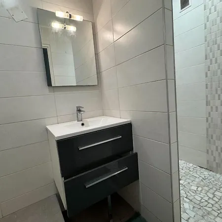 Comfortable Close To The Sea Апартаменты Уистреам