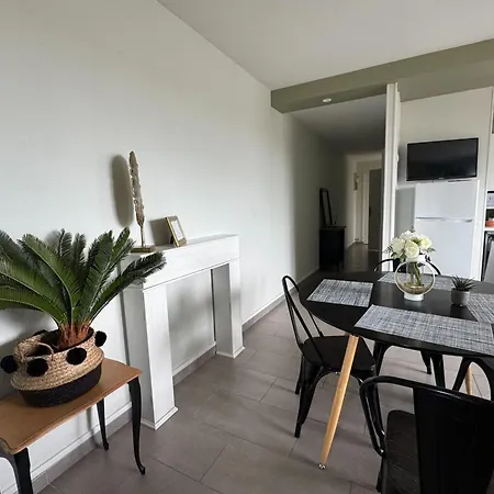 Comfortable Close To The Sea Apartment *